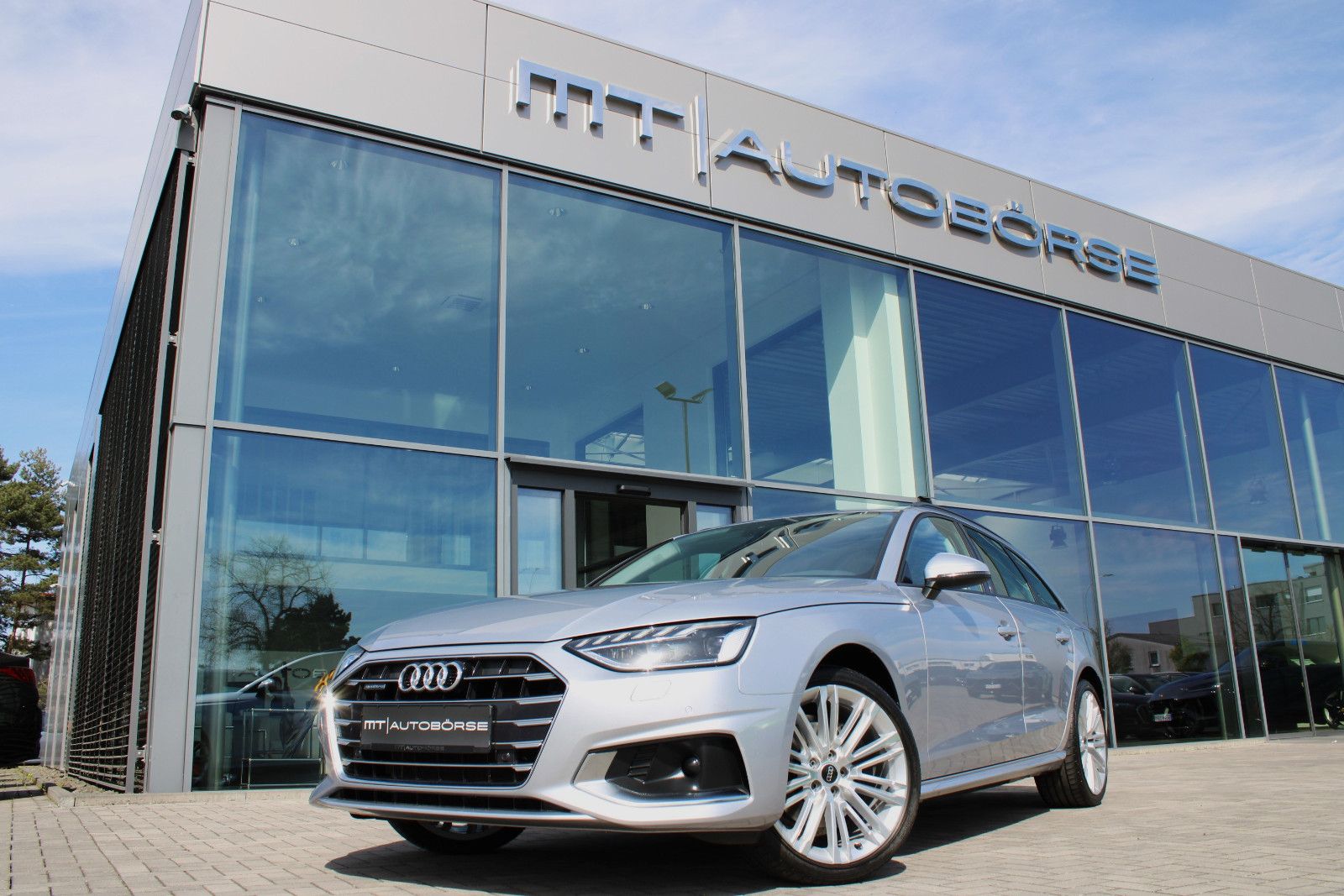 AUDI A4, image 1 of 23