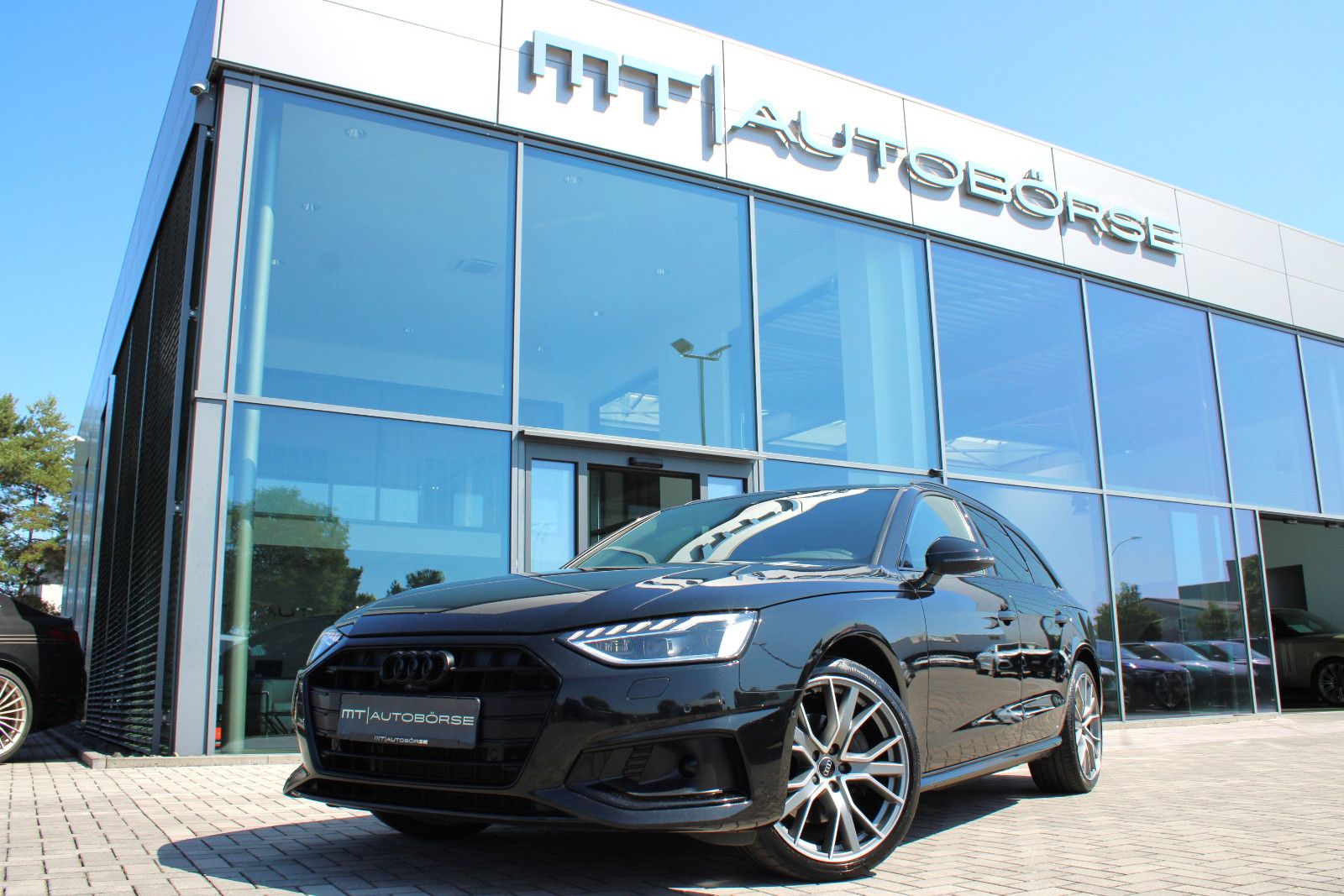 AUDI A4, image 1 of 23