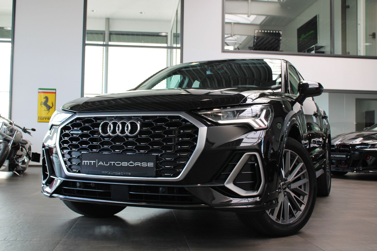AUDI Q3, image 1 of 20