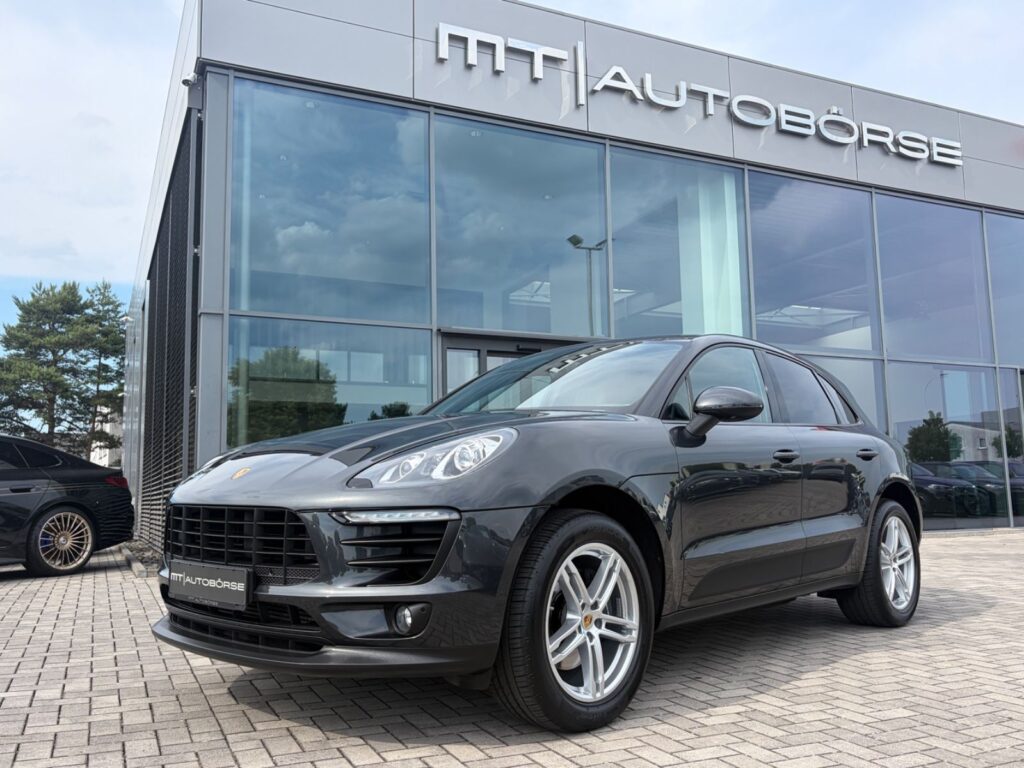 PORSCHE Macan