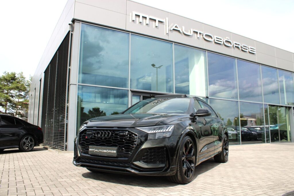 AUDI RSQ8