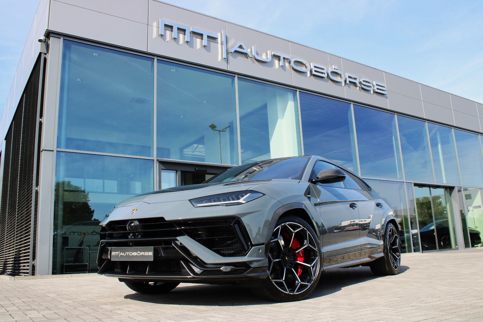LAMBORGHINI Urus, Bild 1 von 20
