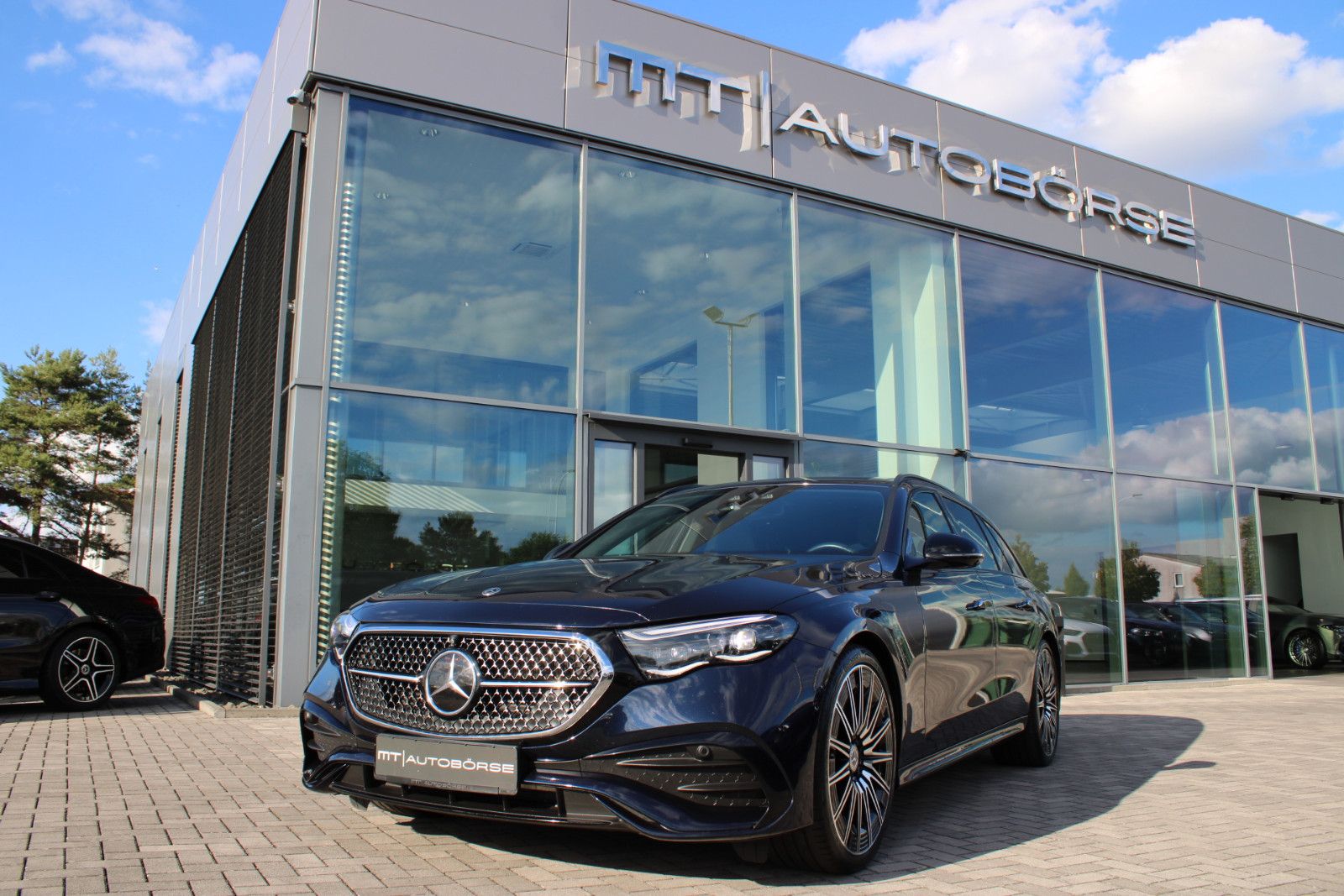 MERCEDES-BENZ E 220, slika 1 od 30