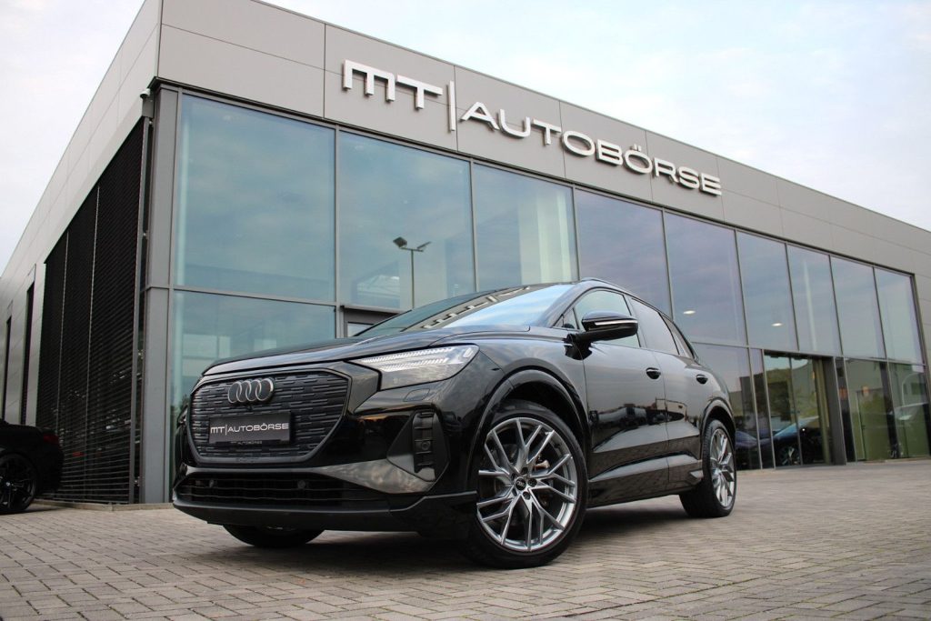 AUDI Q4
